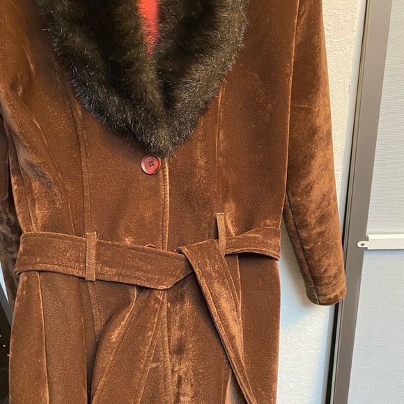 Elegant Brown Faux Fur Trimmed Coat - Picture 4 of 5